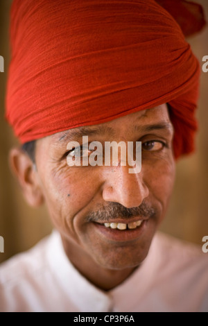 A turbaned guard at the City Palace, Jaipur, India The City Palace is a complex of palaces in central Jaipur built between 1729 Stock Photo