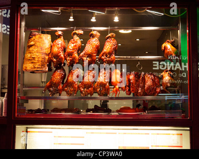 Chinese restaurant with ducks hanging in the window in Chinatown, London Stock Photo