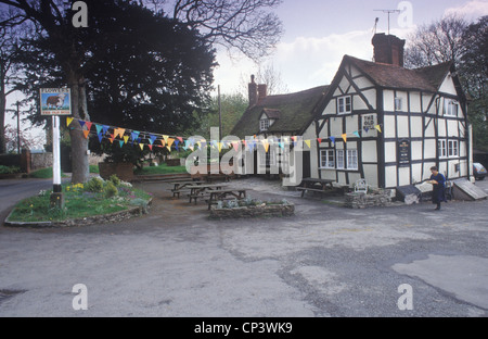 Old Bull Inn, village green, Inkberrow Worcester Uk. The pub which features in the BBC radio program The Archers, know as The Bull.  HOMER SYKES Stock Photo