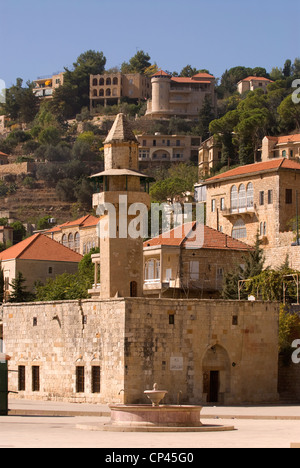 Ottoman era town of Deir al-Qamar showing the fountain and Fakhreddine's mosque, Chouf Mountains, Lebanon. Stock Photo