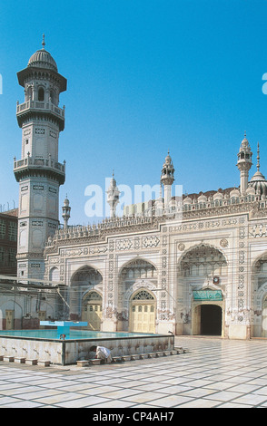 Pakistan - Peshawar. Mahabat Khan mosque, built in 1670 by the Governor of Peshawar under Mughal Emperor Shah Jahan. Stock Photo