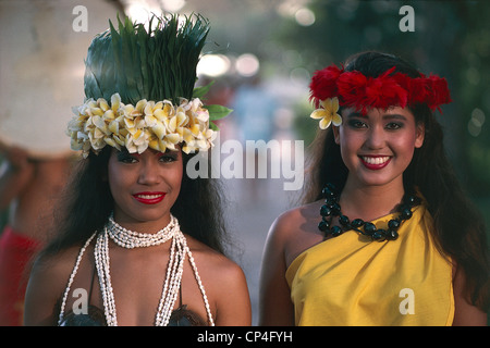 United States of America Hawaii Island of Maui Kaanapali. Show at 'Luau' at 'Hotel Hyatt Regency, women with typical costume. Stock Photo