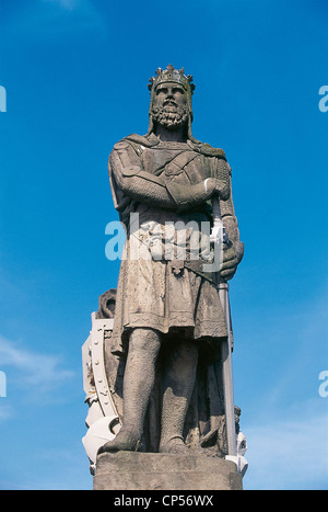 United Kingdom Scotland Stirling, Statue of King Robert Bruce at site of Battle of Bannockburn, 1314, in front of Stirling Stock Photo