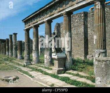 porch of Temple of Apollo with copy of bronze of Apollo, Pompeii (UNESCO World Heritage List, 1997), Campania. Roman Stock Photo