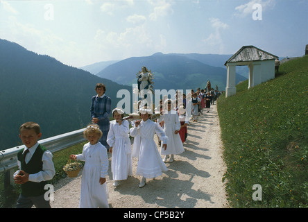 Trentino-Alto Adige Val Badia Pieve di Marebbe (Bz). Procession of Ladin minority in costume for Feast of Assumption. Stock Photo
