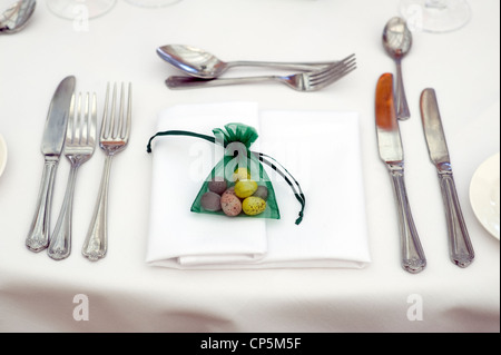 table setting at easter with easter egg favour Stock Photo
