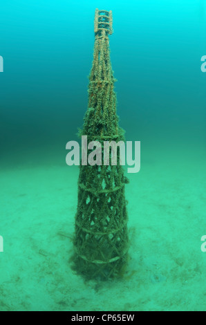 Shukhov radio tower, Shabolovka tower sculpture to first in the world underwater museum Leaders' Alley or Soviet Atlantis Stock Photo