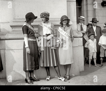 Ethel Charles, Nellie Orr and Margaret Gorman at Union Station Stock Photo