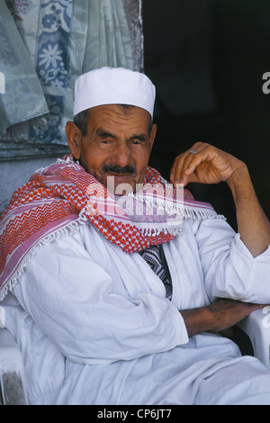 Tunisia - Medenine - Ile de Djerba (Djerba Island) - Djerba. A man in traditional dress Stock Photo