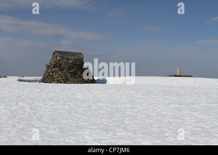 Ben nevis summit shelter hi-res stock photography and images