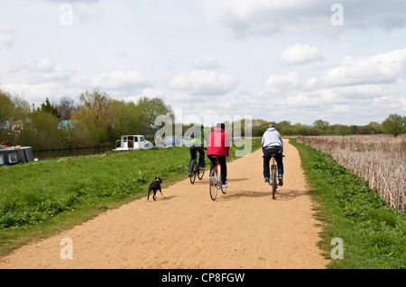 Cyclists on towpath along River Lee, Leyton, London, UK Stock Photo