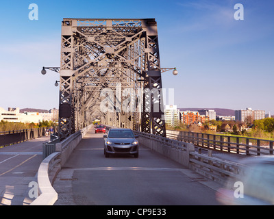 Cars on the Interprovincial Bridge over Ottawa River between Ottawa, Ontario and Gatineau, Quebec. Canada Stock Photo