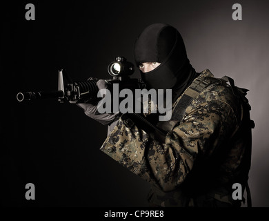Portrait of a special forces soldier with rifle in the desert Stock ...