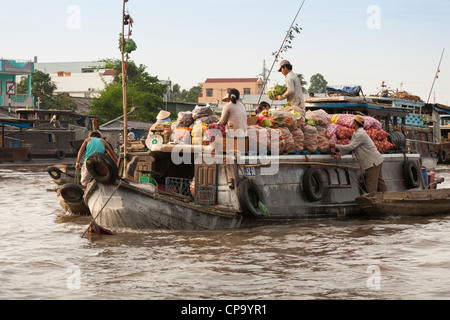 People selling vegetables from a boat in the floating market, Cai Rang near Can Tho, Mekong River Delta, Vietnam Stock Photo