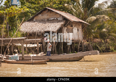 Riverside home supported by stilts, Cai Be, Mekong River Delta, Vietnam Stock Photo