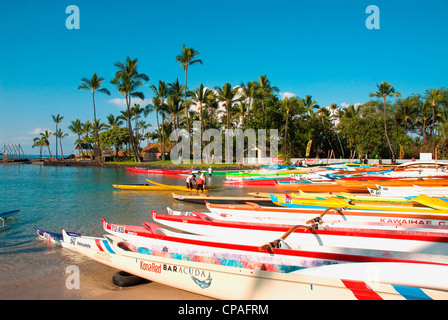 Hawaii, Big Island, Kona-Kailua. Outrigger canoes in the cove at the King Kamehameha Hotel Stock Photo