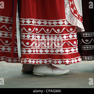 USA, North Carolina, Cherokee. Costume worn by a Choctaw Indian woman during the Southeast Tribes Festival. Stock Photo