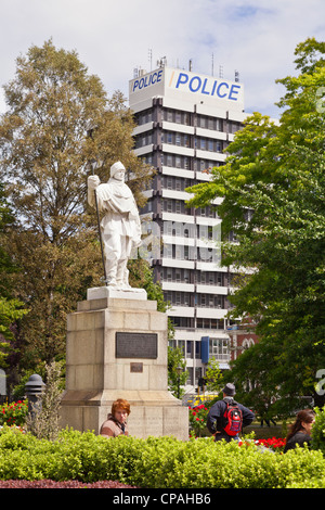 The memorial to Captain Robert Falcon Scott, who died returning from the South Pole, and central Police Station, Christchurch Stock Photo