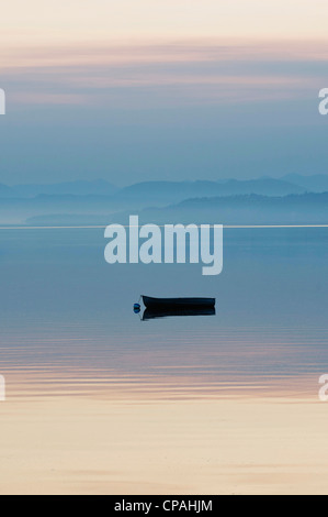 USA, WA, Coupeville. Serene sunrise reflections in Penn Cove Stock Photo