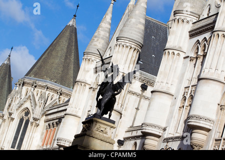 Temple Bar marker topped by a statue of a dragon, in front of the Royal Courts of Justice, High Court, London, UK. Stock Photo
