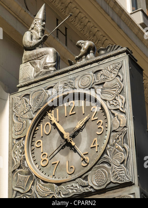 Bronze Silk Clock with 'Zoroaster and Slave' on Park Avenue South, NYC Stock Photo