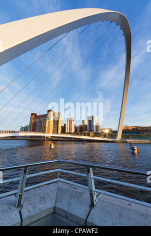 The Gateshead Millennium Bridge, looking across to the Baltic, Tyne and Wear, England. (Architects: Wilkinson Eyre) Stock Photo