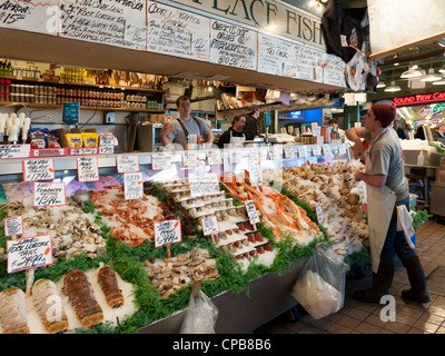 Pike Place fish public farmers Market Seattle Stock Photo