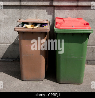 overflowing open rubbish bins on Lower Union Lane in Torquay Stock ...