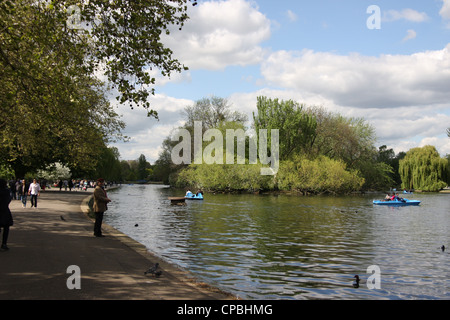 People feeding birds on the boating lake in Regents park in London Stock Photo