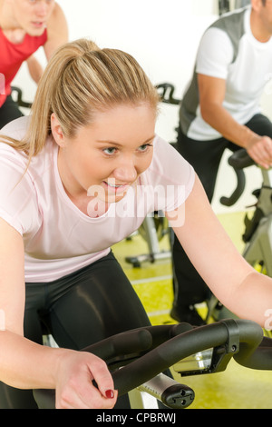 Man and woman in a spinning class at the gym Stock Photo - Alamy
