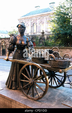 Molly Malone statue, Grafton Street, Dublin, Republic of Ireland, Europe Stock Photo