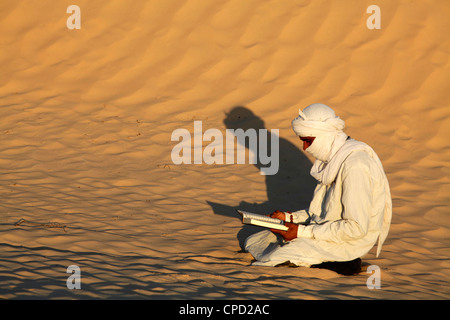 Beduin reading the Koran in the Sahara, Douz, Kebili, Tunisia, North Africa, Africa Stock Photo