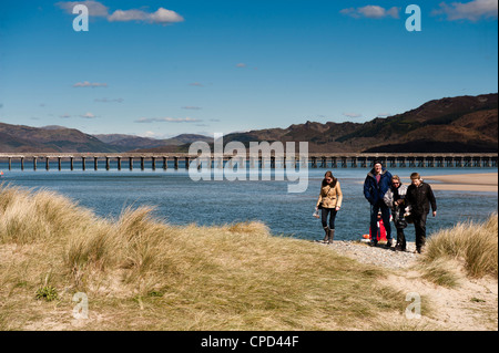 A family walking near Barmouth, Cader Idris and the Mawddach Estuary, Snowdonia, Gwynedd Wales UK Stock Photo