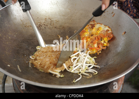 Cooking Pad Thai Noodle in pan Stock Photo