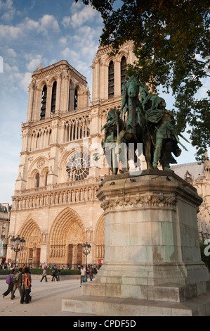 Gothic Notre Dame Cathedral and statue of Charlemagne et ses Leudes, Place du Parvis Notre Dame, Ile de la Cite, Paris, France Stock Photo