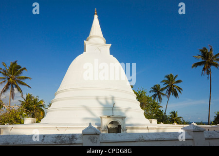 Stupa (dagoba) at a small Buddhist temple overlooking the south coast at Mirissa, near Matara, Southern Province, Sri Lanka Stock Photo