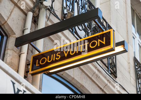 Louis Vuitton France French fashion shop display window United states Stock Photo: 39845033 - Alamy
