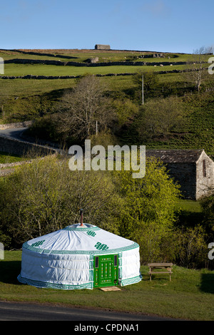 Round Camping rental accommodation, Park House Farm Yurt, alone, one,  mongolia, nomadic tent, nature house in the landscape of  Yorkshire Dales, UK Stock Photo