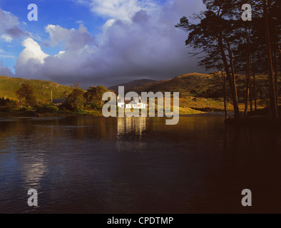 White cottage in dramatic surroundings on the shores of Loch Eilt, Moidart, west Inverness-shire, Scottish Highlands, UK Stock Photo