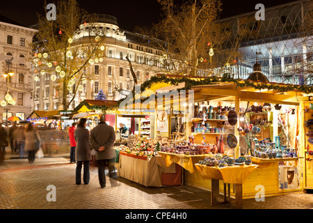 Christmas Market, Vorosmarty Square (Vorosmarty Ter), Budapest, Hungary, Europe Stock Photo