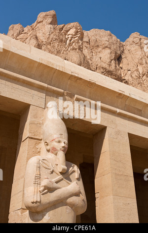 Osirian statue of Queen Hatshepsut on the upper portico of her Mortuary Temple, Deir el-Bahri, Thebes, Egypt, Africa Stock Photo