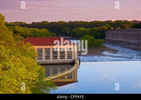 powerhouse for hydroelectricity generated by lock and dam number one in highland park minnesota on the banks of the mississippi river Stock Photo