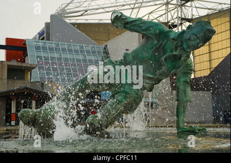 Tom Finney statue, sculpted by Peter Hodgkinson, next to the Deepdale stadium of Preston North End FC, Preston, Lancashire Stock Photo