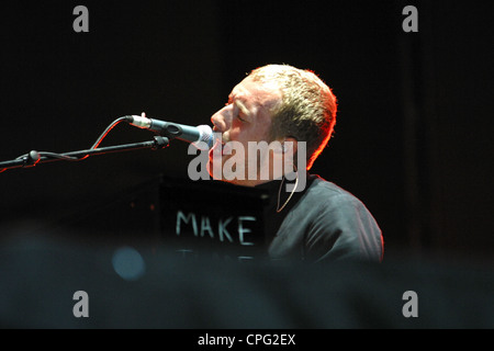 Chris Martin lead singer of Coldplay performing at the V2003 V 2003 festival, Hylands Park, Chelmsford, Essex, England.. Stock Photo