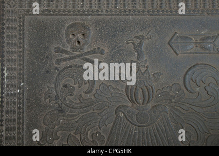 Gravestone with skull and crossbones to indicate person died of infectious disease, Stock Photo