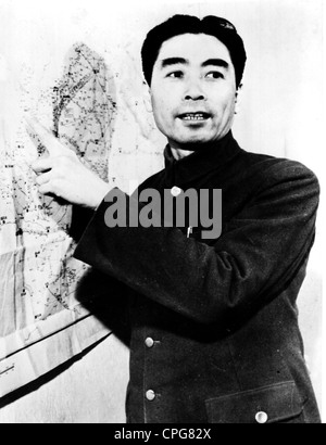 切絵細工周恩来   Zhou En-laiCollage workmanship Zhou Enlai - A black and white photo of a man - PICRYL