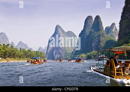 Wood rafts on Li river between Guilin and  Yangshuo, Guangxi province - China Stock Photo