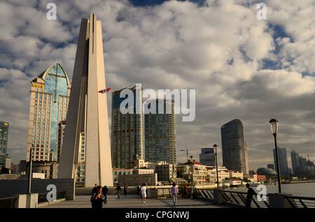 Early morning at the Monument to the Peoples Heroes in Huangpu Park on the river and the Bund Shanghai Peoples Republic of China Stock Photo