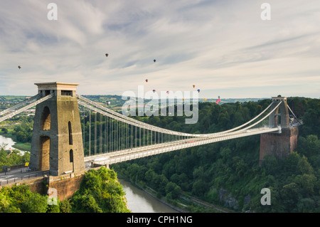 Hot air balloons over Clifton suspension bridge part of the Bristol International Balloon Festival 2007 Bristol England UK Stock Photo