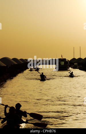 People Canoeing in Lagoon of Stagnone. Marsala, Trapani District, Sicily, Italy Stock Photo